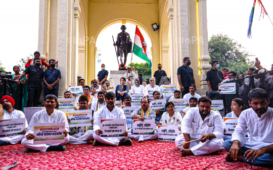  Priyanka Gandhi Vadra, 'Maun Vrat' in Lucknow