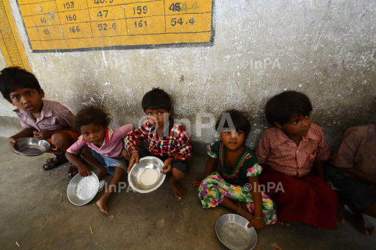 22 children die after eating free meal at Indian school 