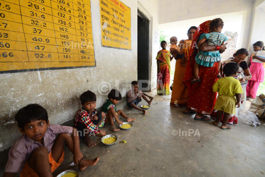 22 children die after eating free meal at Indian school 