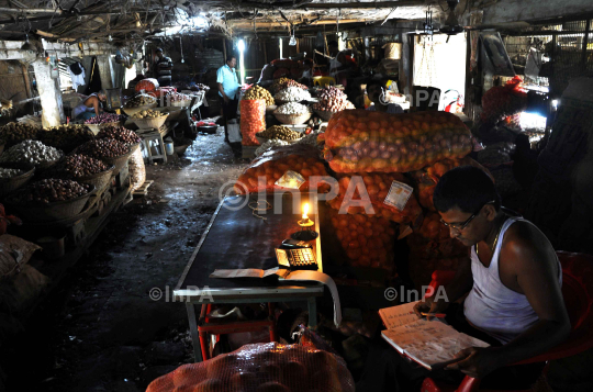 B�i�g�g�e�s�t� �M�a�h�a�r�a�j�g�a�n�j� �B�a�z�a�r� � �w�h�o�l�e�s�a�l�e� �m�a�r�k�e�t� �i�n� �A�g�a�r�t�a�l�a� �n�o�w� �u�n�d�e�r� �t�h�e� �e�f�f�e�c�t� �o�f� �I�n�d�i�a�n� �E�c�o�n�o�m�y� �,� �S�u�n�