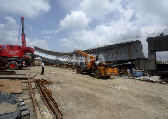 Bridge collapsed in Mumbai