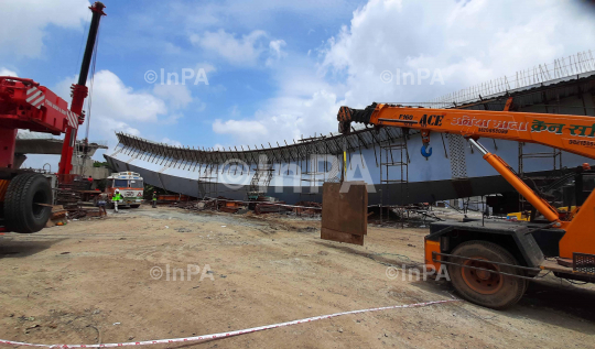 Bridge collapsed in Mumbai