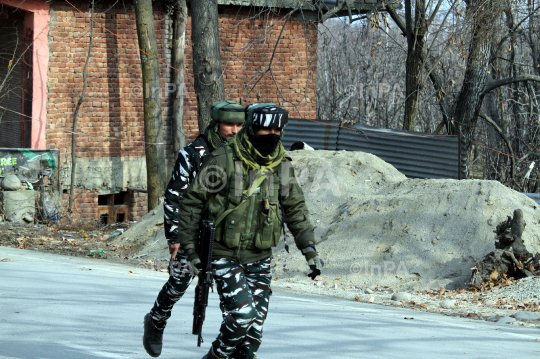 CRPF trooper's rifle snatched in Pulwama's Rajpora area