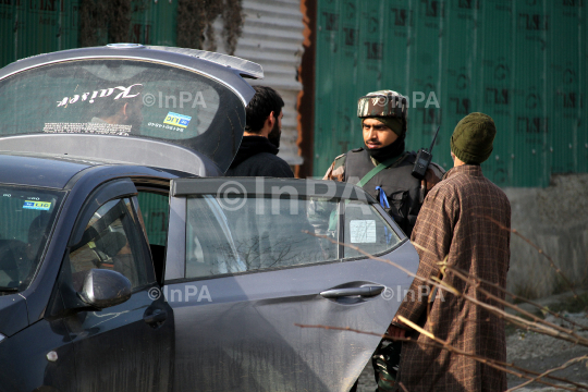 CRPF trooper's rifle snatched in Pulwama's Rajpora area