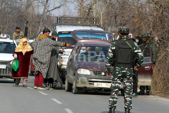 CRPF trooper's rifle snatched in Pulwama's Rajpora area