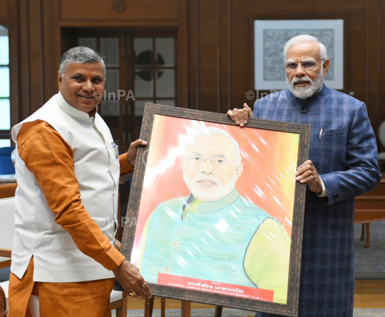 Dharmveer Prajapati with Narendra Modi 