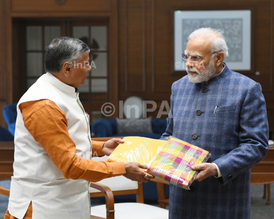 Dharmveer Prajapati with Narendra Modi 