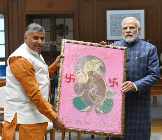 Dharmveer Prajapati with Narendra Modi 