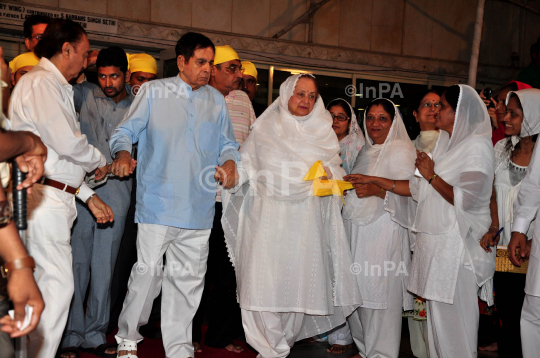 Dilip Kumar with wife his Saira Banu