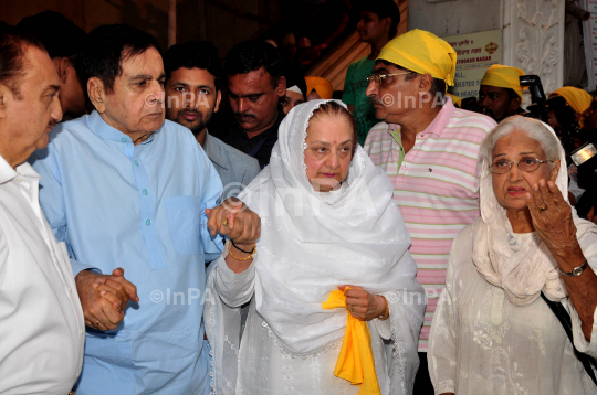 Dilip Kumar with wife his Saira Banu