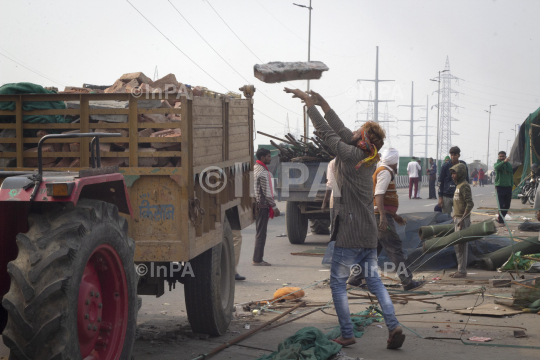 Farmers winding up after ending protest 