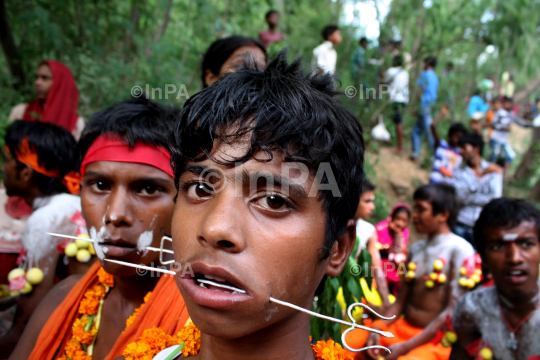 Hindu devotee gets his cheeks pierced