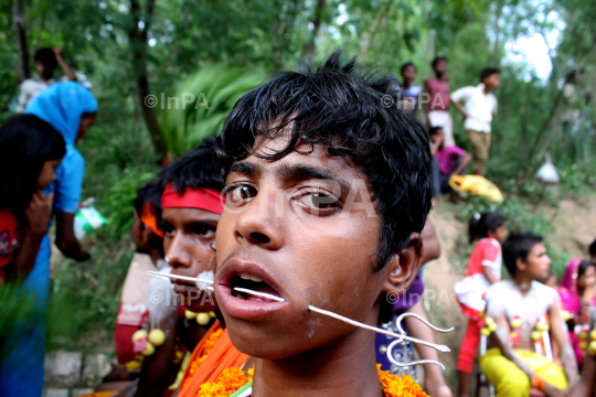 Hindu devotee gets his cheeks pierced