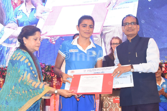 Hockey players Savita Puniya & CM Shivraj singh Chouhan 