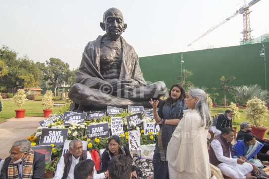 Jaya Bachchan with Priyanka Chaturvedi 