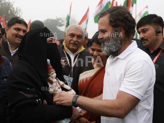 Kanimozhi with Rahul Gandhi 