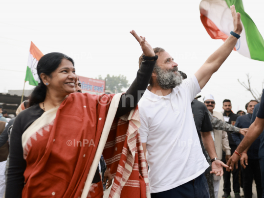 Kanimozhi with Rahul Gandhi 