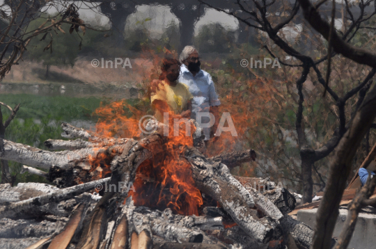 Mass cremation of COVID-19: Victims: UP, India