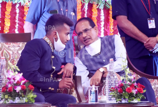 MP felicitates Vivek Sagar with Rs 1 crore & a house 