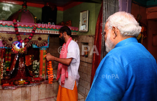 Narendra Modi visited the auspicious 500 year old Banyan Tree