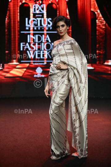 Phygital Lotus Make-Up India Fashion Week Spring Summer 2021