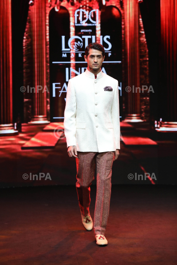 Phygital Lotus Make-Up India Fashion Week Spring Summer 2021