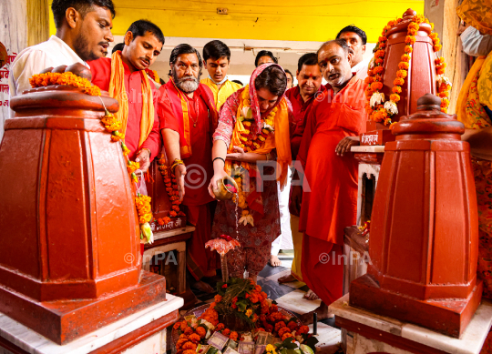 Priyanka Gandhi at Shri Pitambara Peeth, Datia