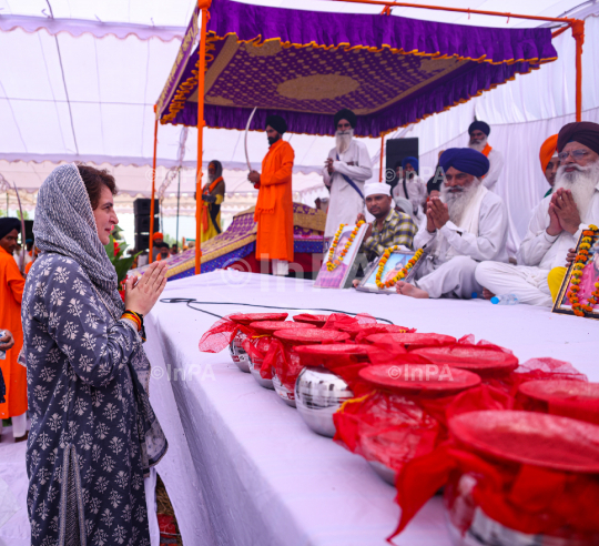 Priyanka Gandhi paying tributes to Lakhimpur Kheri martyrs