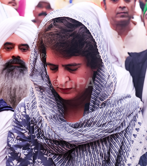 Priyanka Gandhi paying tributes to Lakhimpur Kheri martyrs