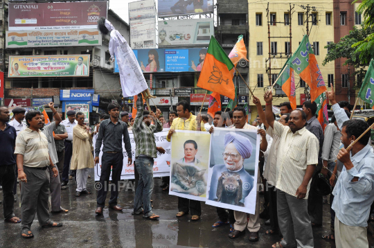 Protest against killing of five Indian soldiers