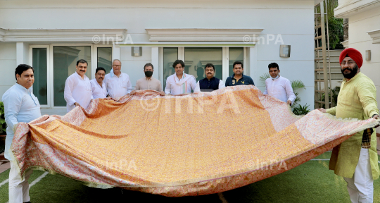 Rahul Gandhi handing over the 'Chaadar’