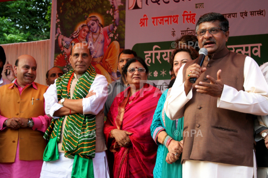 Rajnath Singh with his wife Savitri Singh