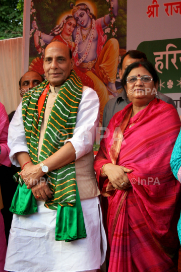 Rajnath Singh with his wife Savitri Singh