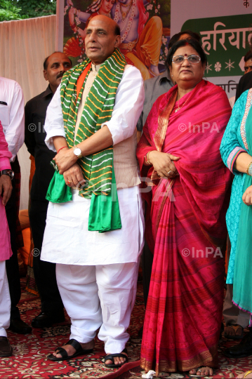Rajnath Singh with his wife Savitri Singh