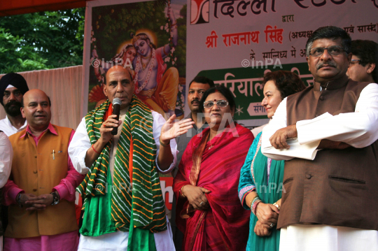 Rajnath Singh with his wife Savitri Singh