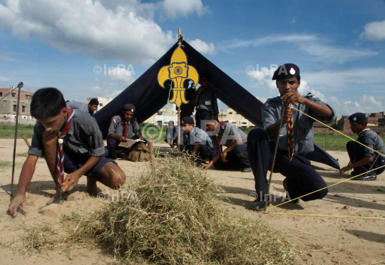 scouts learn tent making