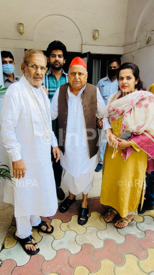 Sharad Yadav with Defence Minister Rajnath Singh