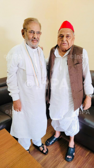 Sharad Yadav with Mulayam Singh Yadav 