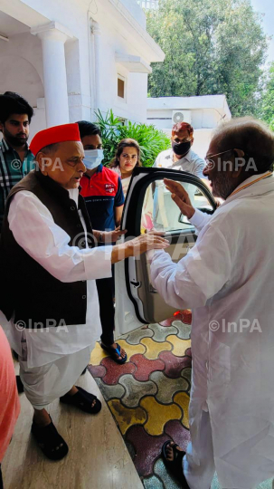 Sharad Yadav with Mulayam Singh Yadav 