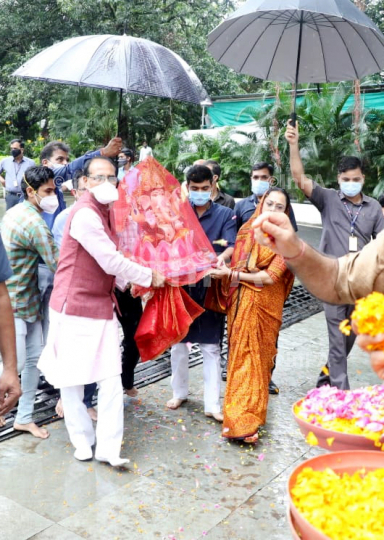 Shivraj singh Chouhan with wife