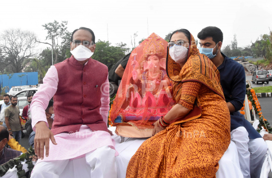 Shivraj singh Chouhan with wife