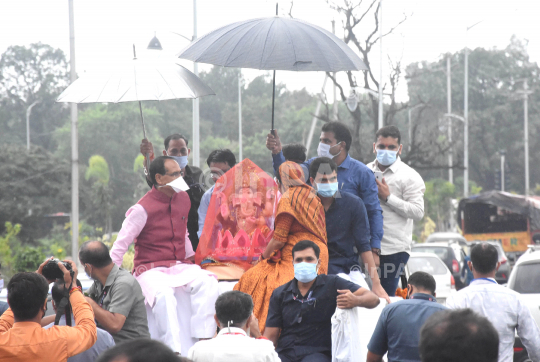 Shivraj singh Chouhan with wife