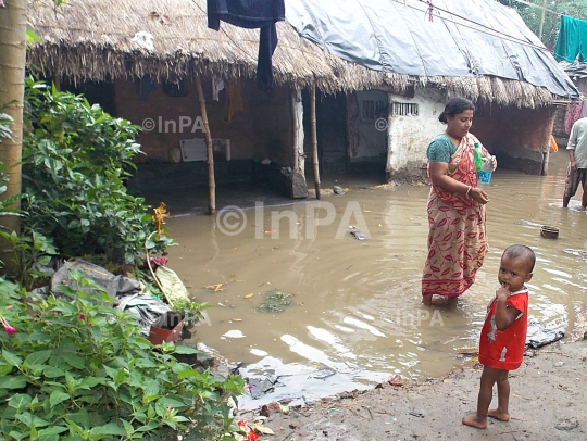 Some areas of Burdwan Town in under water due to rain on wednesday. Some hut also collapsed due to rain water. Burdwan Town observed 92 Millimeter rainfall during last 24 hours (1)