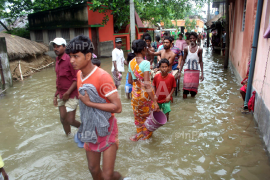 Some areas of Burdwan Town in under water due to rain on wednesday. Some hut also collapsed due to rain water. Burdwan Town observed 92 Millimeter rainfall during last 24 hours (16)