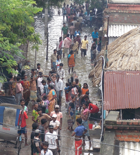 Some areas of Burdwan Town in under water due to rain on wednesday. Some hut also collapsed due to rain water. Burdwan Town observed 92 Millimeter rainfall during last 24 hours (3)