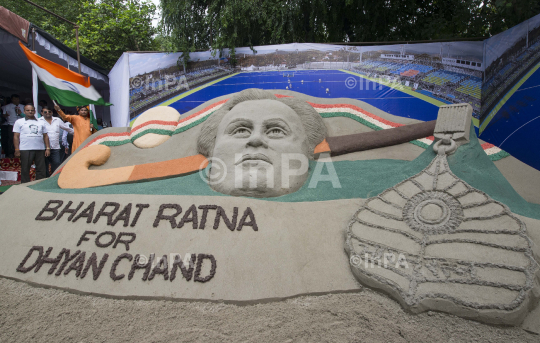 Sudarsan Pattnaik demands Bharat Ratna for Dhyan Chand