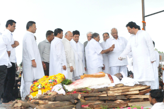 Vilasrao Deshmukh funeral in Latur