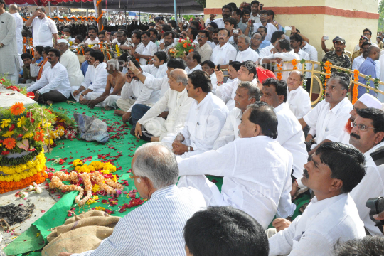 Vilasrao Deshmukh funeral in Latur