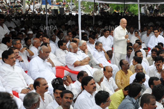 Vilasrao Deshmukh funeral in Latur