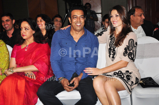 Vindu Dara Singh with wife Dina